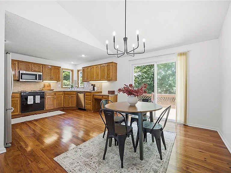 15209 Lamar Ave — Photo 5