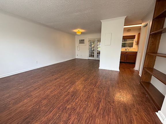 3rd image of 1819 Wedgewood Ave