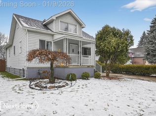 645 Riverbank St, Wyandotte, MI 48192