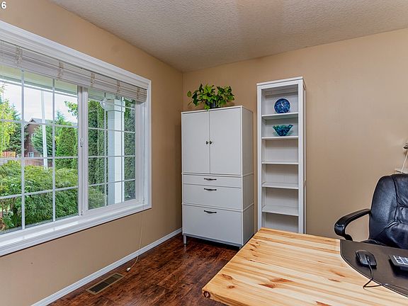5th image of 1014 NE 167th Ave