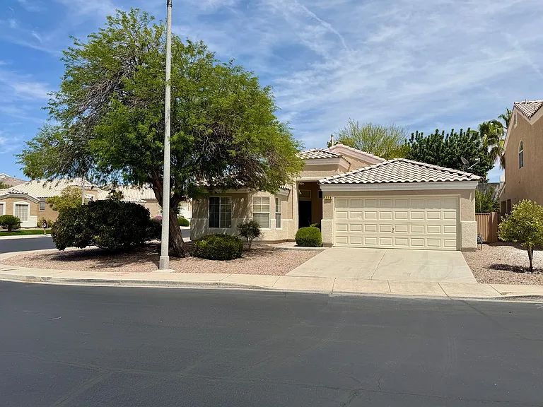 276 Heatherstone St — Photo 41