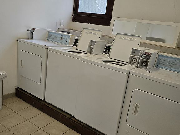 2nd image of 1667 Haight St #205