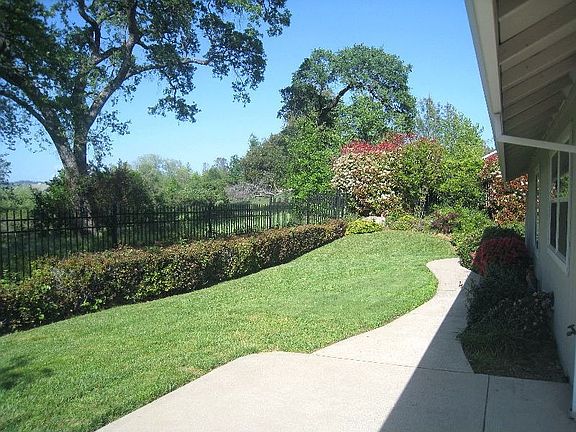 Park like backyard backs to greenbelt!