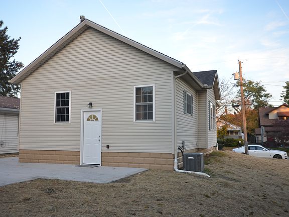 5th image of 2560 Pelton Ave