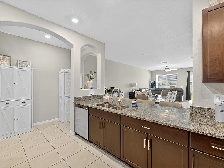 824 Royal Empress Dr — Photo 11