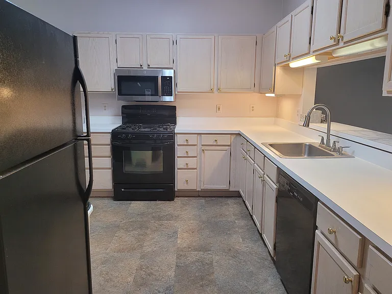 8710 Groffs Mill Dr #8710 — Photo 7