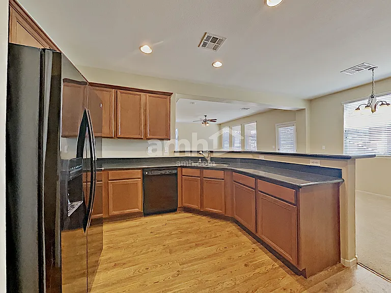 1052 Crescent Falls St — Photo 3