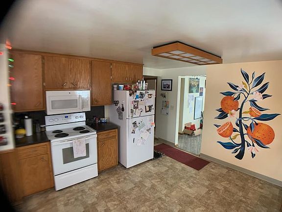 3rd image of 1523 Idaho Ave E