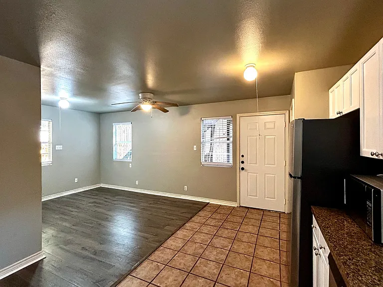 2714 Whitis Ave #B — Photo 9