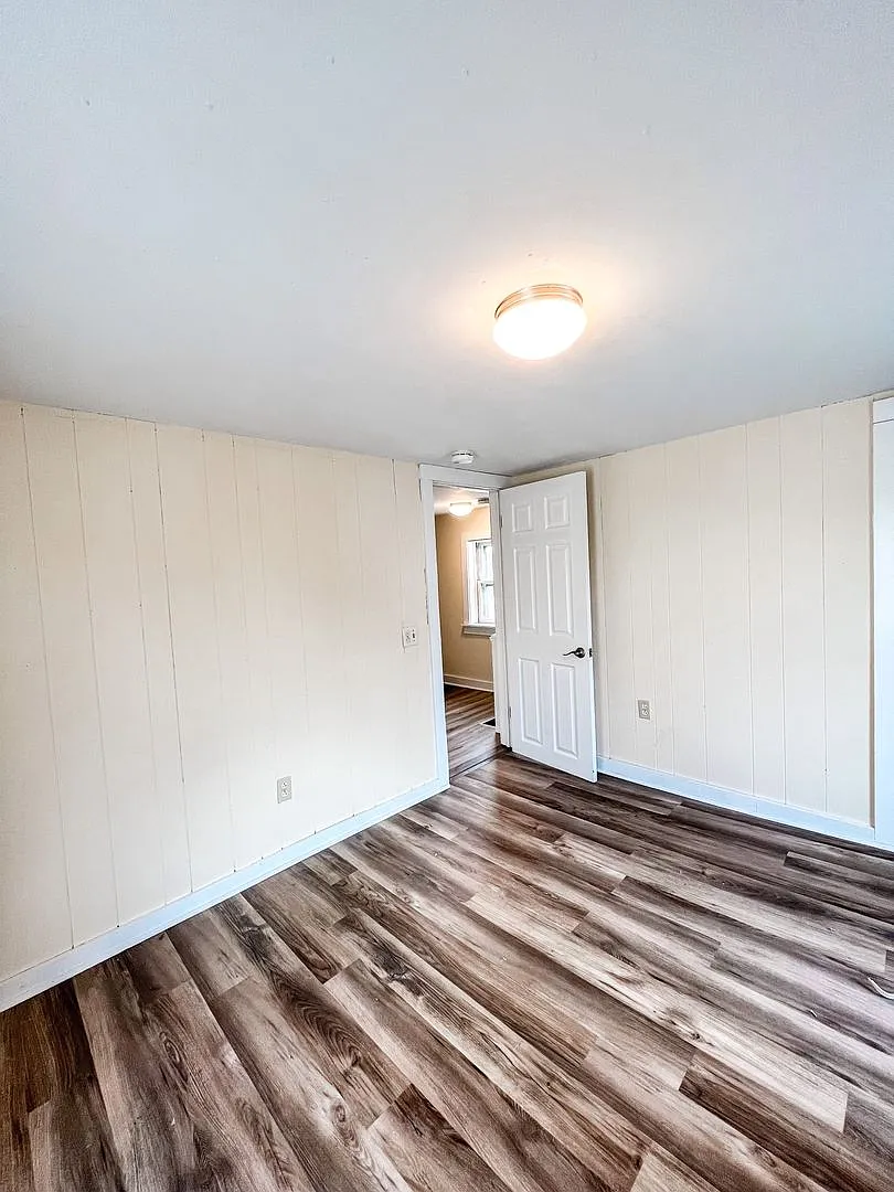 20 Cedar St, Burlington, VT | 5 Bedroom House with Private Yard & Parking | June 2027 — Photo 2