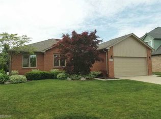 21041 Southway Dr, Macomb, MI 48044