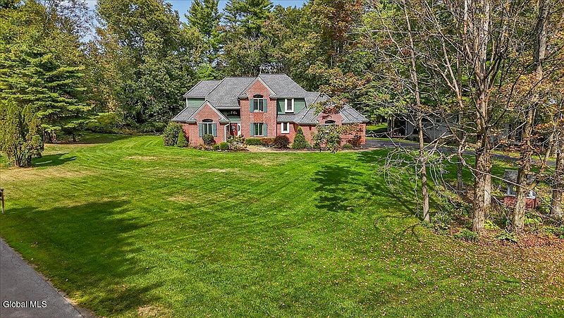 3rd image of 80 Fieldstone Drive