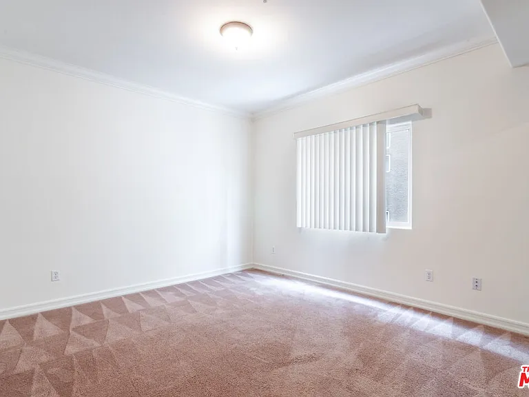 2335 S Bentley Ave #104 — Photo 28