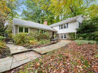 94 Richmond Ln, West Hartford, CT 06117