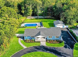 9 Susan Lane, Dix Hills, NY 11746