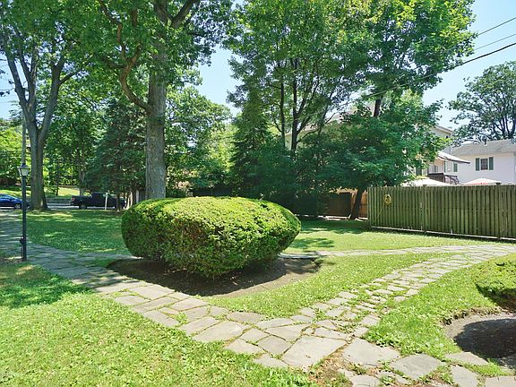 5th image of 40 Columbia Ave