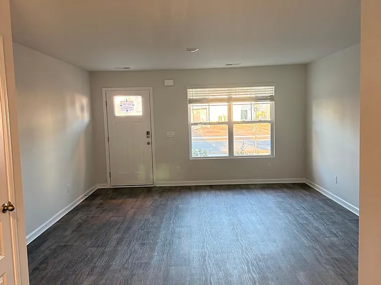 117 Azure Dr — Photo 7