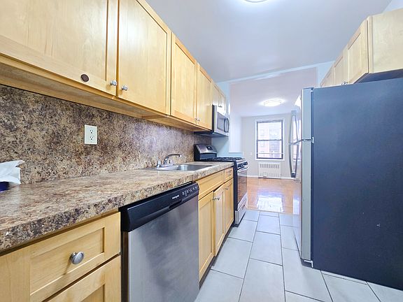 5th image of 525 Riverdale Ave APT 5C