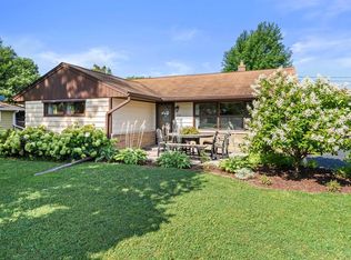 W202N9537 Club Cir, Menomonee Falls, WI 53051