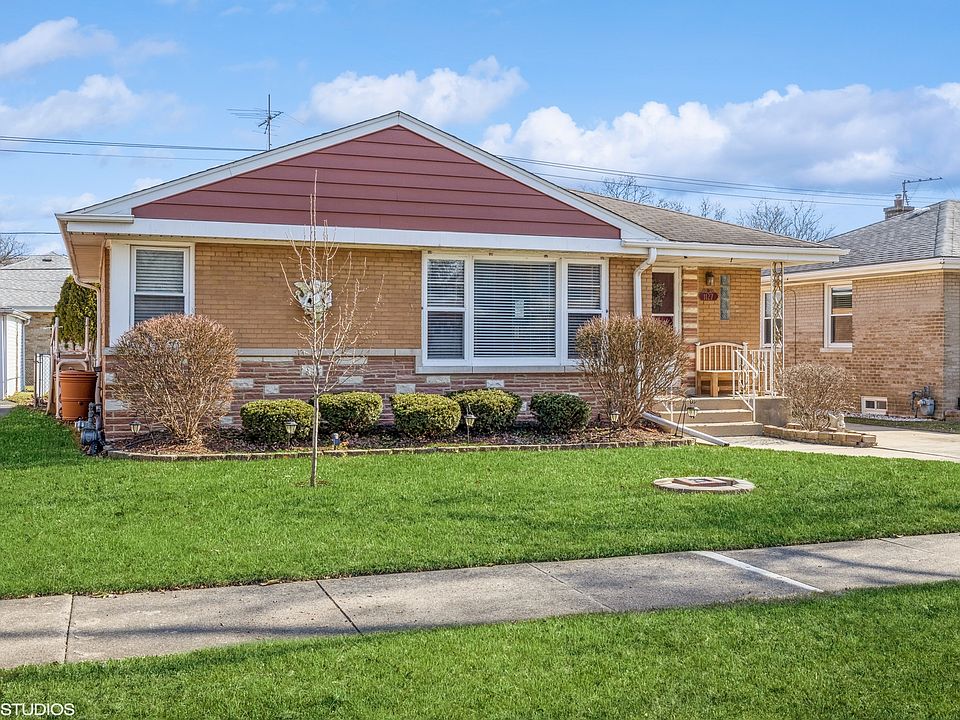 1st image of 1127 Community Dr