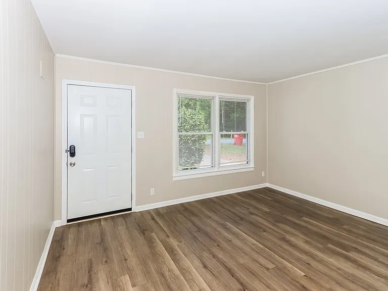 838413_017_living_room_13062854.jpg