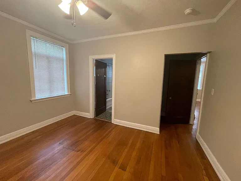 Winburn Court Apartments — Photo 8