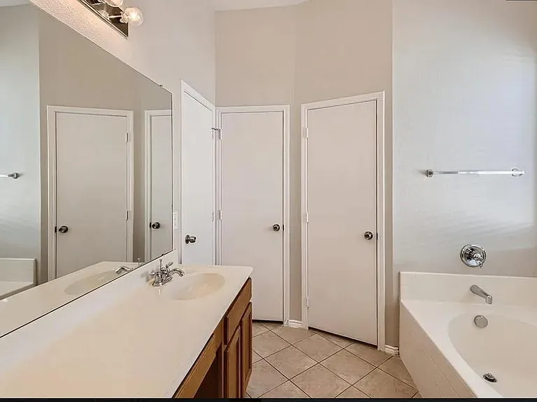 850 Warbler — Photo 10
