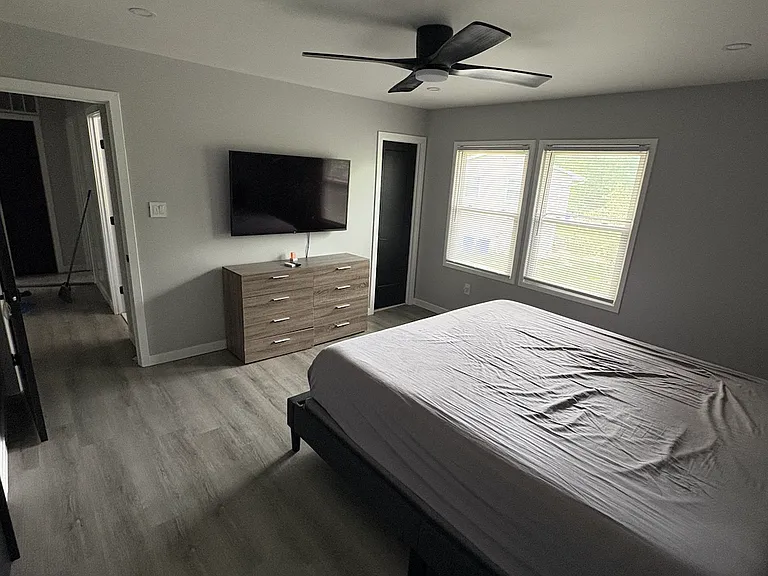 1200 Marshall Ln — Photo 10