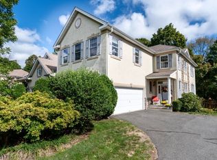 6 Brown Ct, Chester, NJ 07930