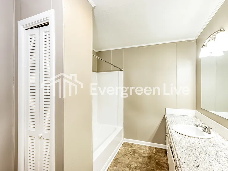 1635 Cherry Ave — Photo 9