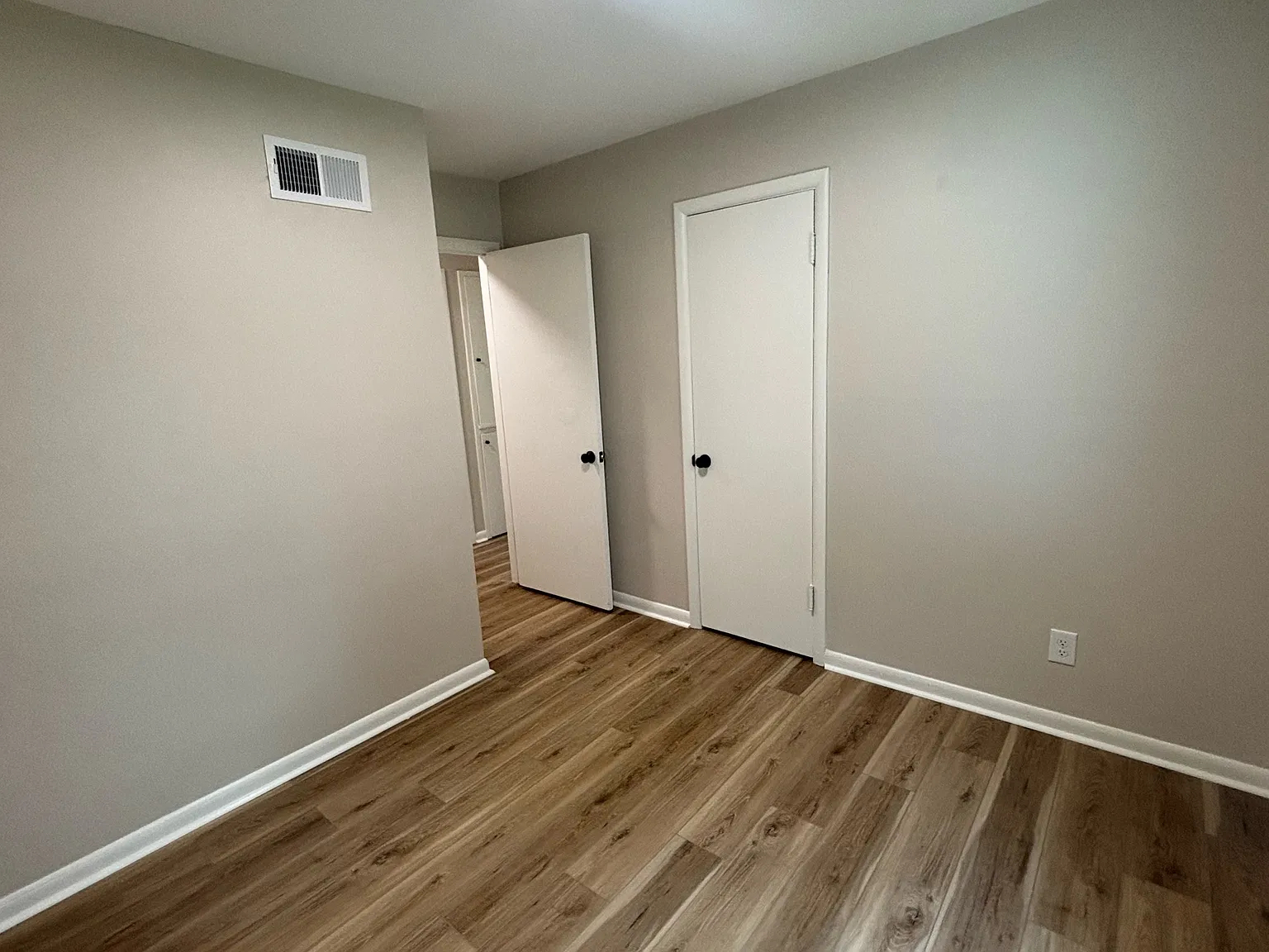 1326 Crowley Street East - 1 — Photo 2