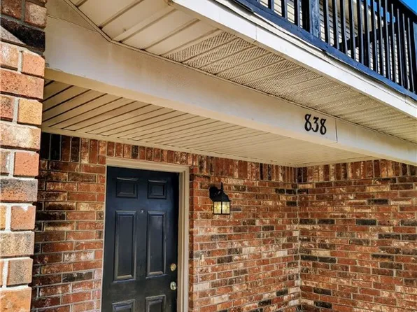 838 W Peachtree Dr, Fayetteville, AR 72703