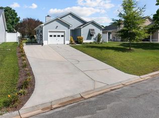 405 Holly Ln, Swansboro, NC 28584