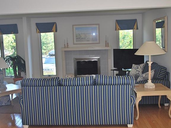 5th image of 108 Cedarwood St