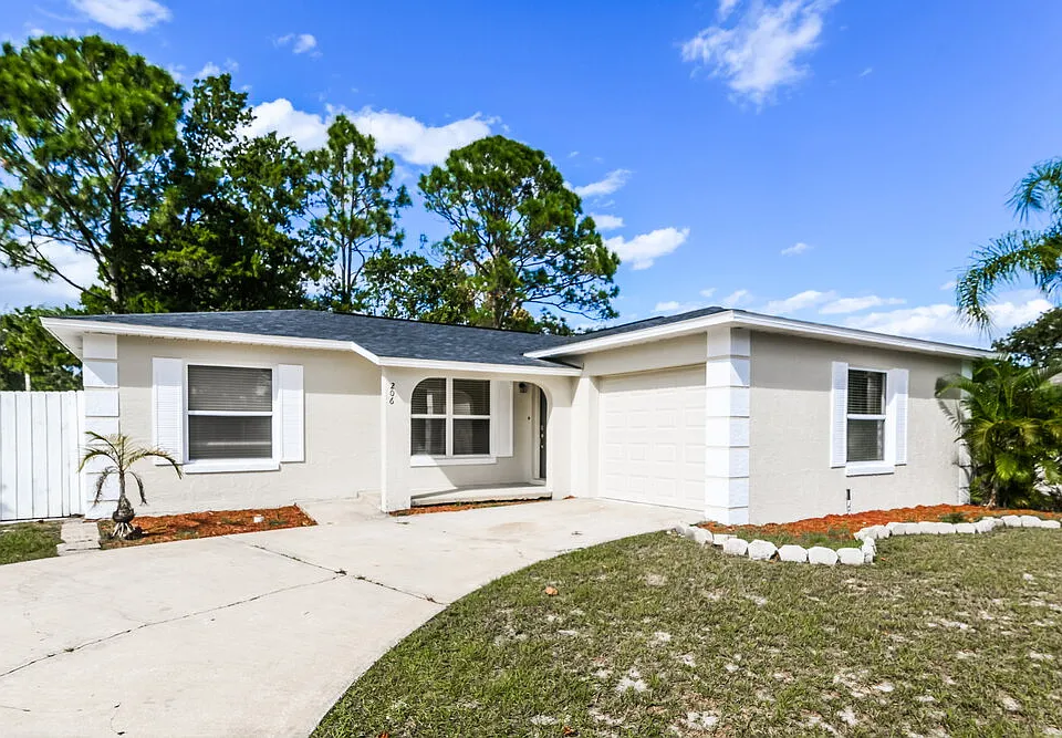 206 Loch Low Dr