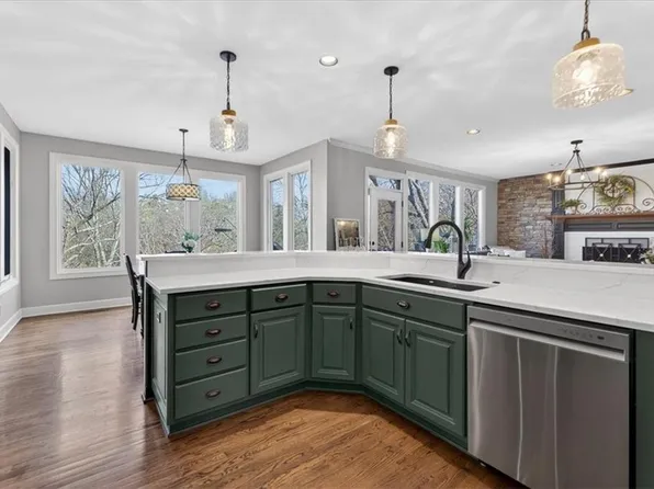 26418 W 109th Ter, Olathe, KS 66061