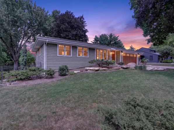 615 Sussex Dr, Janesville, WI 53546