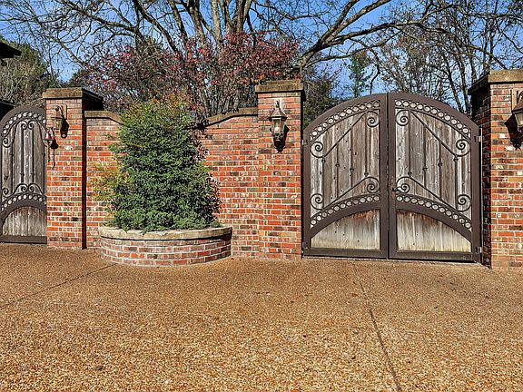 5th image of 4104 Clover Meadows Dr
