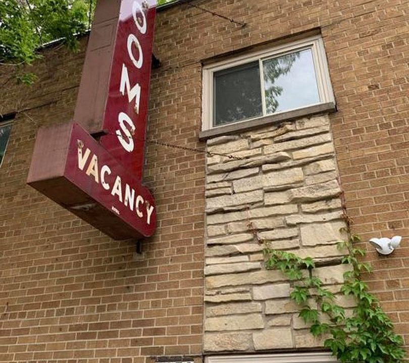 1st image of 5252 S Packard Ave #4