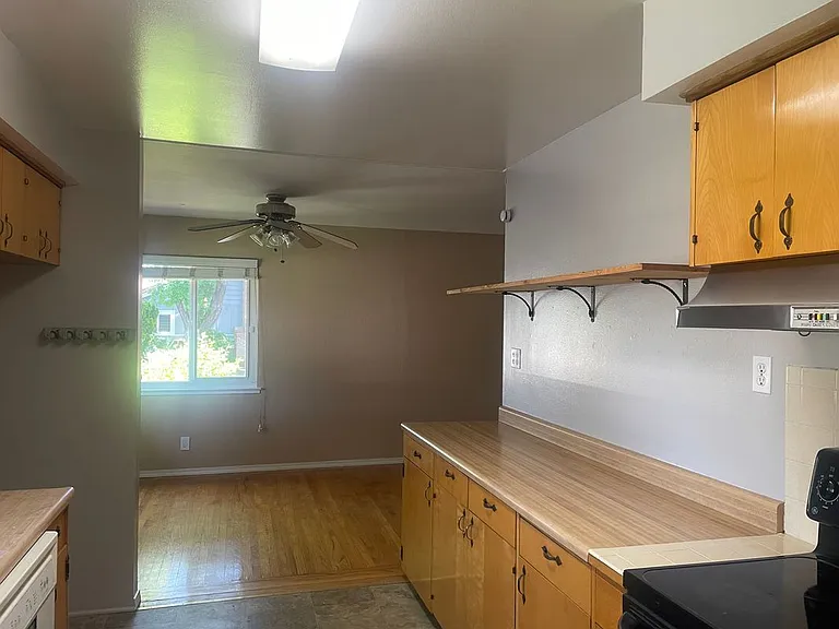 561 Cottonwood St — Photo 3