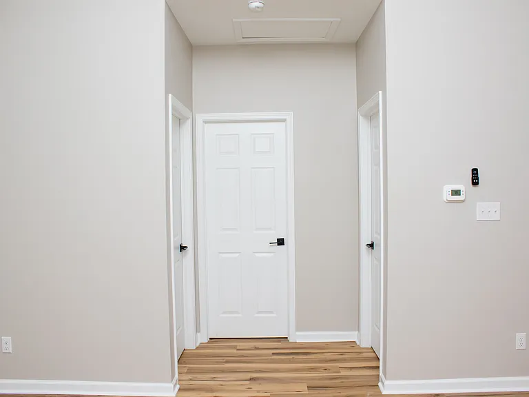 2109 Singleton St — Photo 7