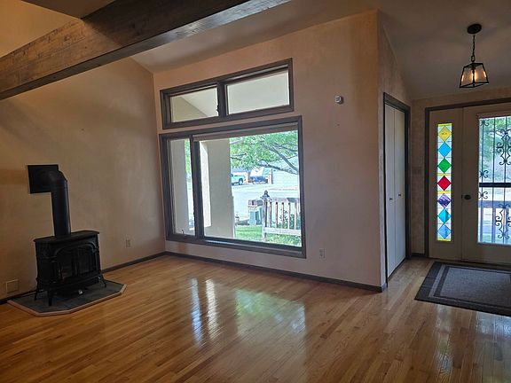 3rd image of 711 W 53rd St