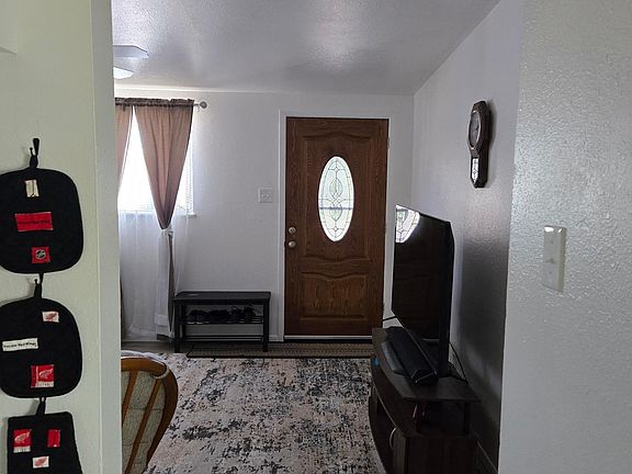 3rd image of 2904 S Lea Ave