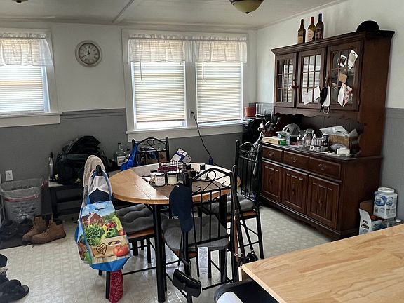 Plenty of room to enjoy your meals with family and friends.