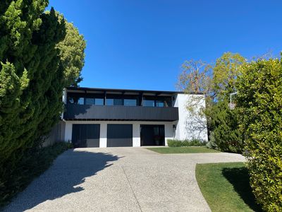 580 N Greencraig Rd, Los Angeles, CA, 90049