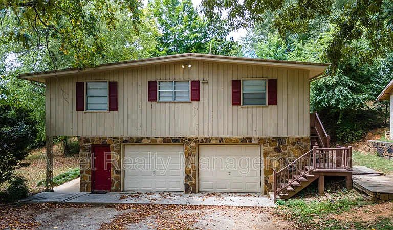 630 Colonial Dr — Photo 8