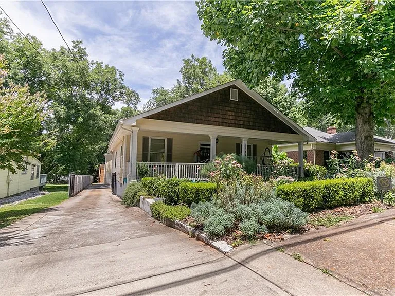 1084 Sanders Ave SE #A — Photo 4