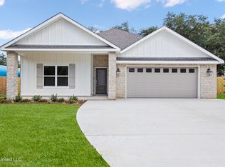 8828 Mermaid Ave, Ocean Springs, MS 39564