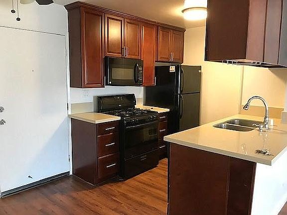 5th image of 515 S Chevy Chase Dr #2