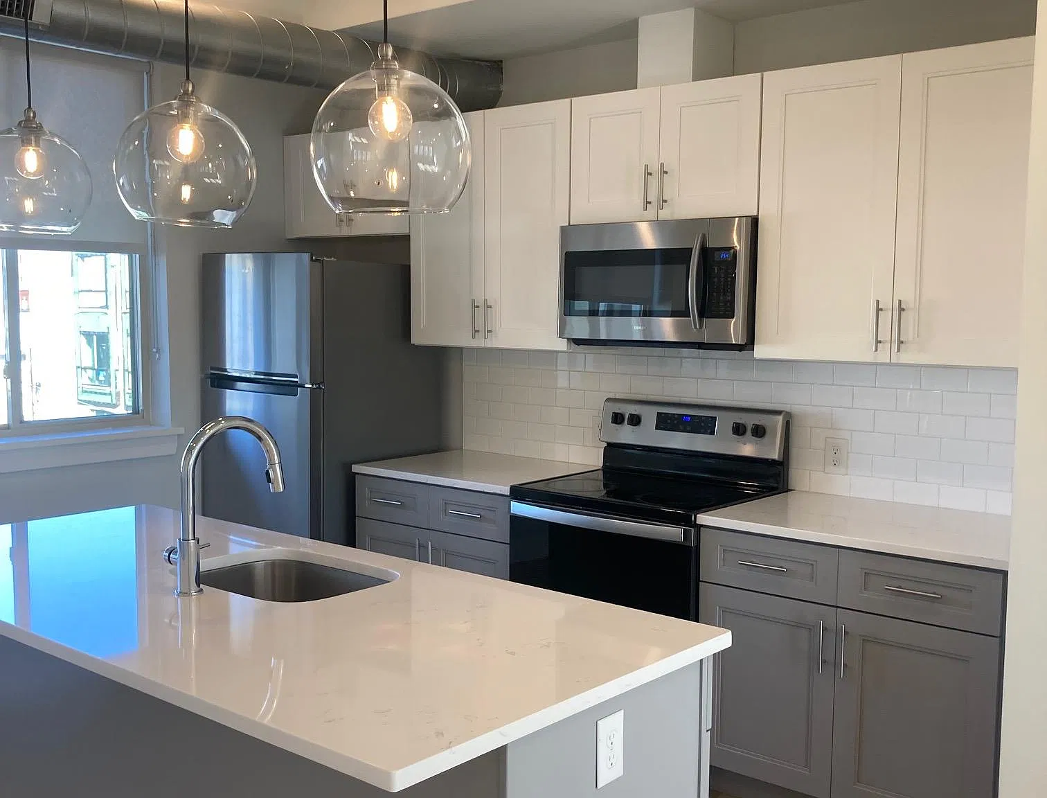 2 bed, 1000 sqft, $1,675 — Photo 3